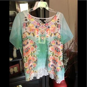 Beautiful gently worn Style & Co hi-lo blouse
